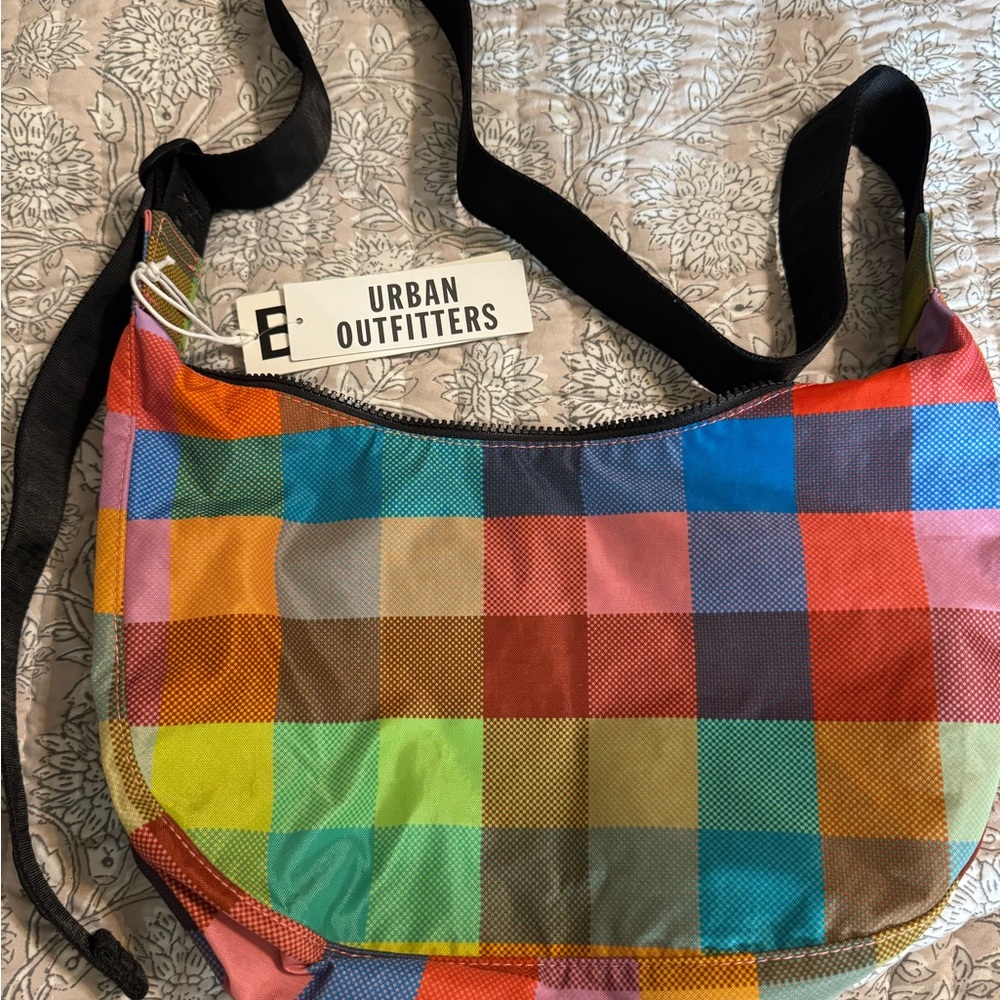 Madras baggu medium crescent